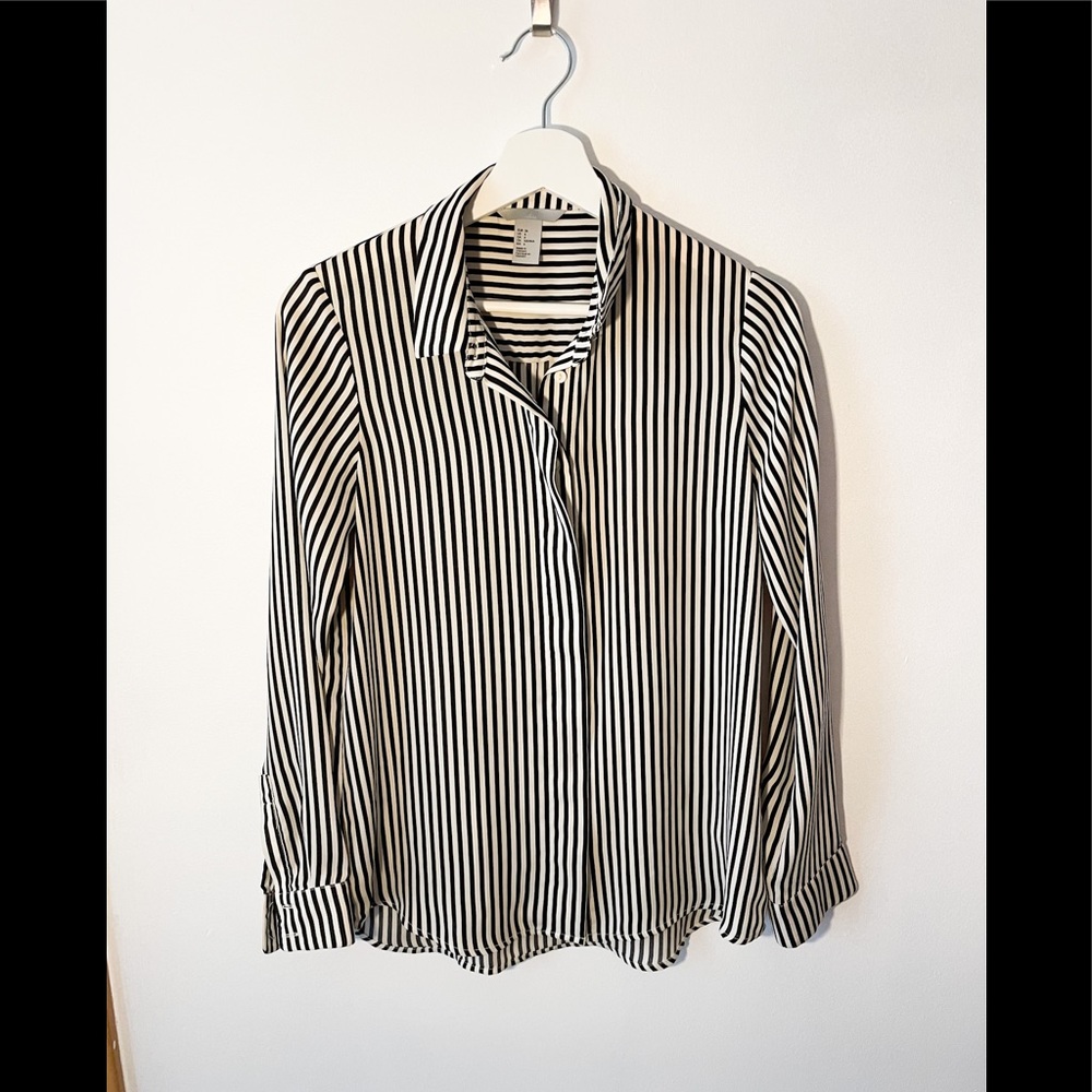 Deal ! Black and white striped top - Picture 1 of 14